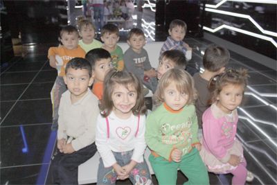 Maşalacı Minikleri Çizmeli Kediyi İzledi Maşalacı Minikleri Çizmeli Kediyi İzledi