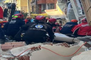 link Silivri’den Gebze’ye destek: SAK Ekibi Enkaz Çalışmalarında