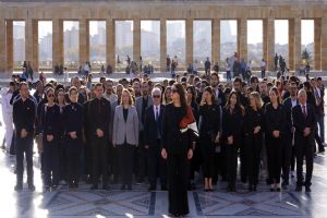 İstanbul Rumeli Üniversitesi’nden 10. yılında anlamlı ziyaret: 24 Kasım Öğretmenler Günü’nde Anıtkabir’deydi
