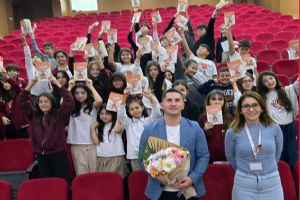 Silivri Mektebim öğrencileri Yazar Sezer Ün’le söyleşide buluştu Silivri Mektebim öğrencileri Yazar Sezer Ün’le söyleşide buluştu