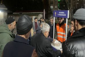 Silivri AK Parti Gençlik Kolları’ndan Teravih ikram devam ediyor