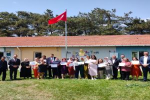 Silivri Büyük Sinekli Köy Yaşam Merkezi’nde “Geçmişten Günümüze Kıyafetin Serüveni” Sergisi