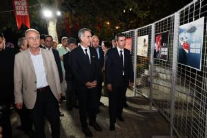 Silivri'de 15 Temmuz fotoğrafları ziyaretçilerle buluştu