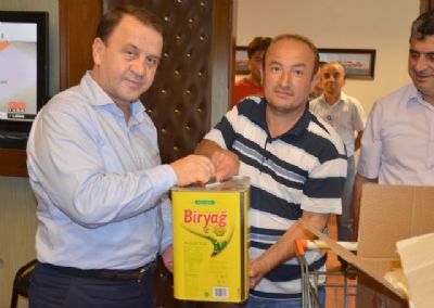 Belediye personeline gıda desteği