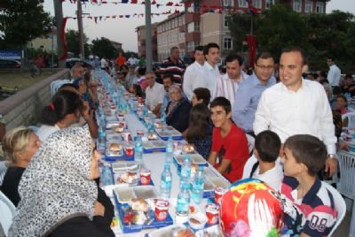 Ak Parti, Gümüşyaka’da 1500 kişiye  iftar verdi