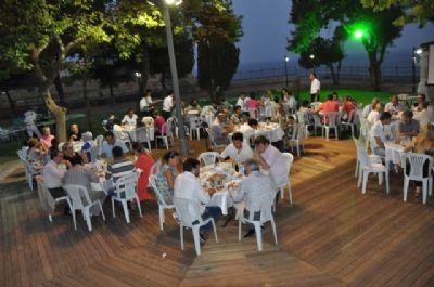 Işıklar: Etle tırnak gibiyiz