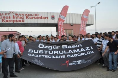 CHP’den tutuklu gazetecilere destek