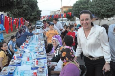 Garden arkasında 1000 kişilik iftar Garden arkasında 1000 kişilik iftar