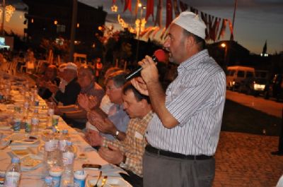 Belediye iftar sofrası Ortaköy’de kuruldu