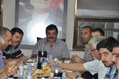 MHP’li kadınlardan iftar sofrası MHP’li kadınlardan iftar sofrası