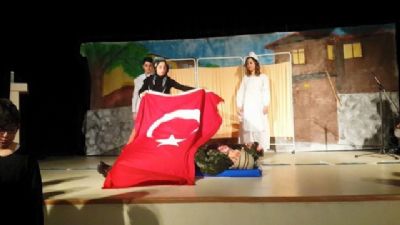 Öğretmen ve öğrencilerden “Çanakkale Diye Diye”