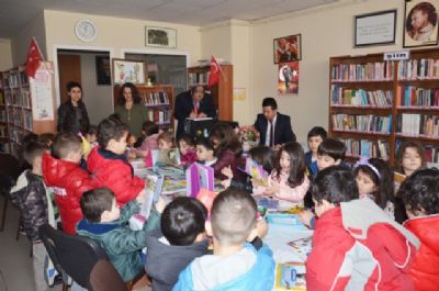Çilli minikleri kütüphanede