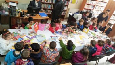 Kids miniklerinden kütüphane ziyareti