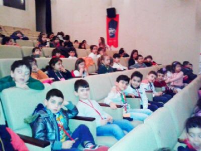Çilli öğrencileri “Mıknatıs Çocuk” adlı oyunu izledi