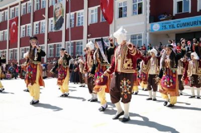 75. Yıl Cumhuriyet’te gösteriler birbirini izledi