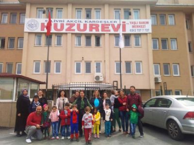 Şirinler’den huzurevine bağış