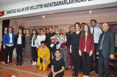 Ayakta alkışlandılar