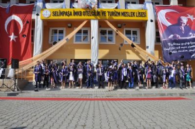 “O çocuk yüreklerinizdeki ışıltı yol göstericiniz olsun”