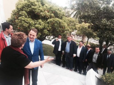 Geleceği sevgi ve barış içerisinde kurmak elimizde