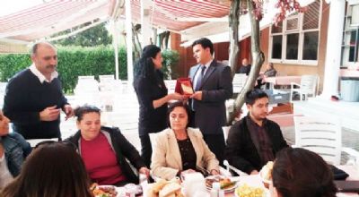 Abdülezel Paşa ailesi, öğretmenini uğurladı