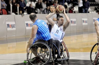 Engellere Bir Basket At