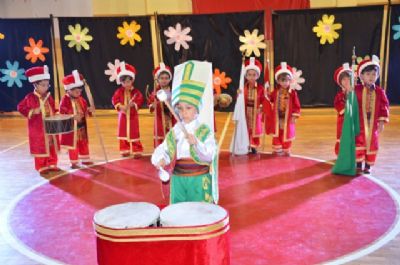 Erguvanlar kendine hayran bıraktı