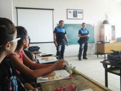 Toplum Destekli Polisler öğrencileri bilgilendirdi