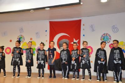 2. Sınıflardan İngilizce Okuma Bayramı