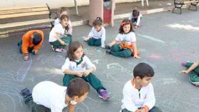 Özvarnalı’da asfalt üzerine resim yaptılar