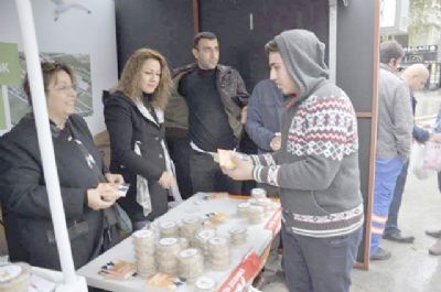 AK Parti, birlik için aşure dağıttı -