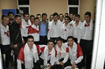 AK Gençlerden Mehmetçiklere uğurlama
