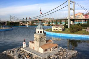 Çemberimde Gül Oya sergisi Miniatürk’te