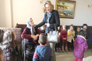 Arya miniklerinden büyüklerine saygı