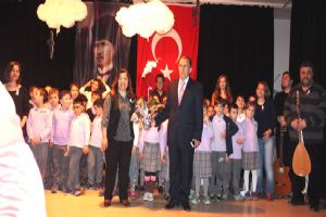 Otizm haftasında sürpriz konuklardan müzik ziyafeti