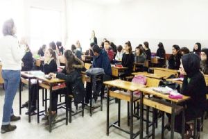 Gençler bağımlılıklar konusunda bilgilendiriliyor