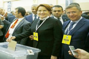 Akşener yeniden Genel Başkan