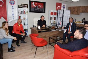 Işıklar, Eğitim İş’i ziyaret etti
