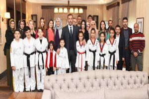 Taekwondoculardan tebrik ziyareti
