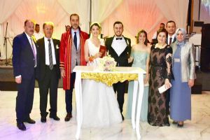 Allah mesut etsin