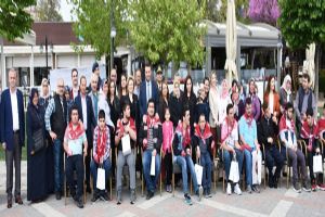 Özel çocuklara asker eğlencesi
