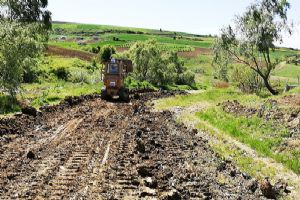 Tarla yolunda iyileştirme çalışması