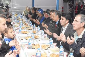Büyükçavuşlu Gönül Sofrası’nda oruç açtı