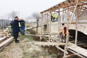 Yılmaz, restorasyon çalışmalarını inceledi