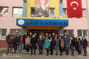 Gazi İlkokulu ailesinden Okul Müdürü Kahraman’a jest