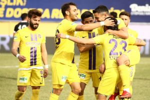 Eyüp zirvede tek başına 4-0