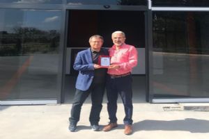 Eğitim İş’ten Akgül’e teşekkür plaketi