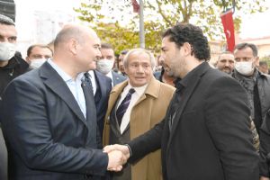Soylu eski partili arkadaşlarını ihmal etmiyor