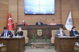 Meclis saati 15.30'a alındı