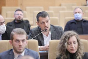 Çolakoğlu: Arsa üretip, sosyal konut inşa etmeliyiz