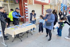 Silivrililerden polis standına yoğun ilgi